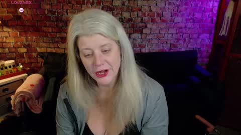 Snapshot of alicescuriosity chatting on January 20, 4:10 am Alices Curiosity online show from January 20, 4:10 am