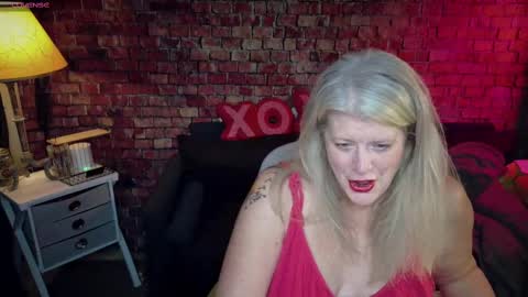 Snapshot of alicescuriosity chatting on February 13, 3:29 am Alices Curiosity online show from February 13, 3:29 am