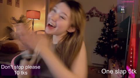 Snapshot of alicesis chatting on December 3, 9:12 pm Alice online show from December 3, 9:12 pm