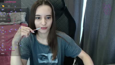 Snapshot of aliceweiss_ chatting on April 11, 9:24 am Alice online show from April 11, 9:24 am
