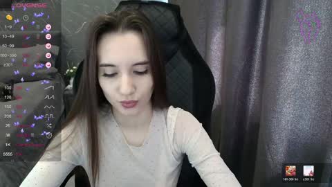 Snapshot of aliceweiss_ chatting on April 17, 8:06 am Alice online show from April 17, 8:06 am