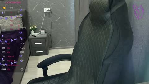 Snapshot of aliceweiss_ chatting on April 30, 12:33 pm Alice online show from April 30, 12:33 pm