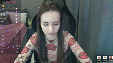 Snapshot of aliceweiss_ chatting on May 2, 10:09 am Alice online show from May 2, 10:09 am