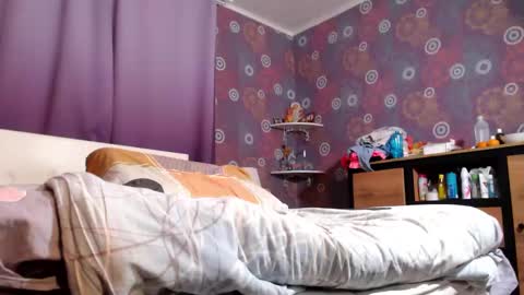 Snapshot of alicewetsquirt chatting on February 18, 4:16 pm alicewetsquirt online show from February 18, 4:16 pm