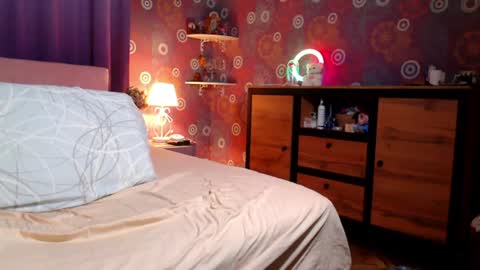 alicewetsquirt online show from July 5, 7:32 pm