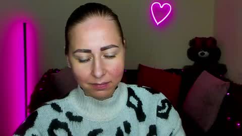 Snapshot of alicewonderkiss chatting on March 27, 8:26 am Alice online show from March 27, 8:26 am