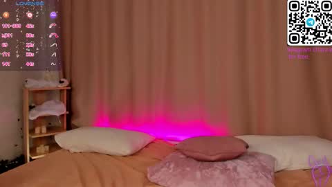 Mia online show from December 5, 2:42 am