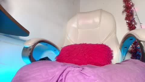 Alicia Kyse  online show from December 15, 6:18 am