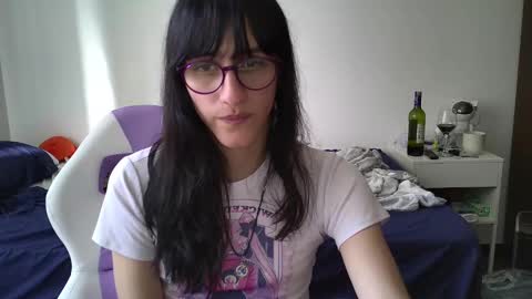 Snapshot of alicia_love29 chatting on February 8, 9:25 pm Alice online show from February 8, 9:25 pm