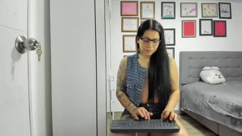Snapshot of alicia_rainbow chatting on June 29, 3:57 am alicia_rainbow online show from June 29, 3:57 am