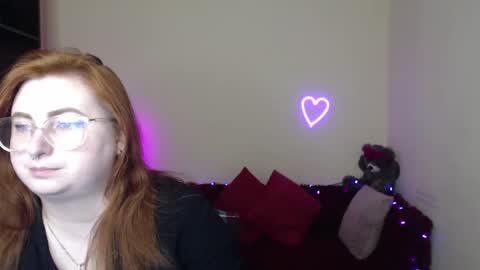 Snapshot of alicia_side_red chatting on March 30, 5:30 am Alicia online show from March 30, 5:30 am
