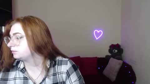 Snapshot of alicia_side_red chatting on April 2, 5:27 am Alicia online show from April 2, 5:27 am