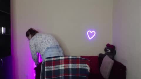 Snapshot of alicia_side_red chatting on April 3, 5:27 am Alicia online show from April 3, 5:27 am