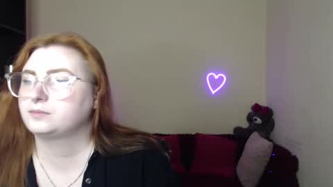 Snapshot of alicia_side_red chatting on April 5, 5:26 am Alicia online show from April 5, 5:26 am