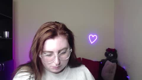 Snapshot of alicia_side_red chatting on April 10, 7:13 am Alicia online show from April 10, 7:13 am