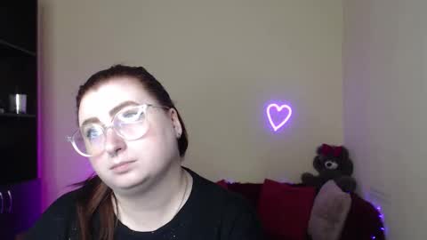 Snapshot of alicia_side_red chatting on April 13, 11:27 am Alicia online show from April 13, 11:27 am