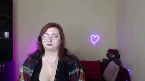 Snapshot of alicia_side_red chatting on April 14, 6:08 am Alicia online show from April 14, 6:08 am
