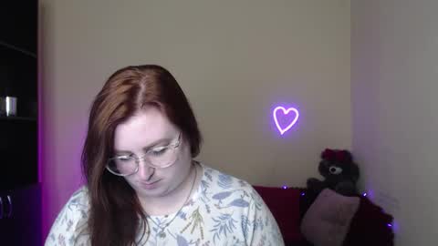 Snapshot of alicia_side_red chatting on April 16, 11:22 am Alicia online show from April 16, 11:22 am
