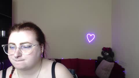 Snapshot of alicia_side_red chatting on April 17, 6:16 am Alicia online show from April 17, 6:16 am