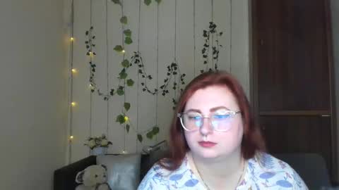 Snapshot of alicia_side_red chatting on April 18, 11:25 am Alicia online show from April 18, 11:25 am