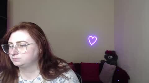 Snapshot of alicia_side_red chatting on April 20, 5:21 am Alicia online show from April 20, 5:21 am