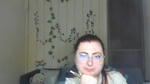 Snapshot of alicia_side_red chatting on April 25, 7:22 am Alicia online show from April 25, 7:22 am