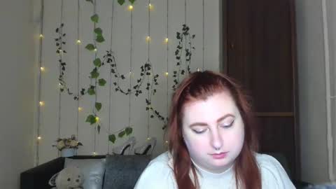 Snapshot of alicia_side_red chatting on April 27, 5:27 am Alicia online show from April 27, 5:27 am