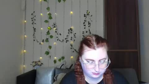 Snapshot of alicia_side_red chatting on May 5, 5:37 am Alicia online show from May 5, 5:37 am