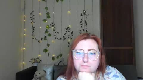 Snapshot of alicia_side_red chatting on May 6, 5:46 am Alicia online show from May 6, 5:46 am