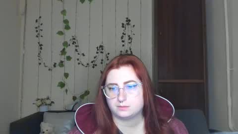 Snapshot of alicia_side_red chatting on May 11, 5:24 am Alicia online show from May 11, 5:24 am