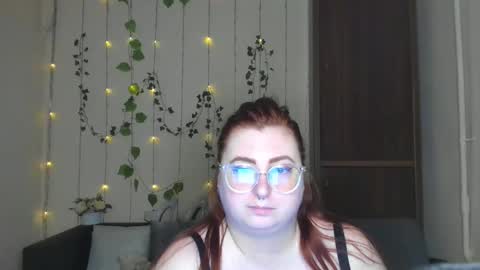 Snapshot of alicia_side_red chatting on May 17, 5:27 am Alicia online show from May 17, 5:27 am