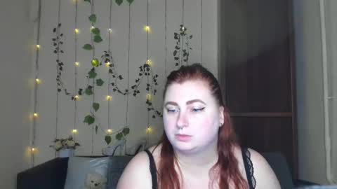 Snapshot of alicia_side_red chatting on May 19, 5:25 am Alicia online show from May 19, 5:25 am