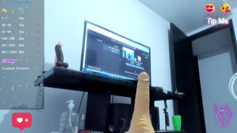 Snapshot of alicia_whittee chatting on October 2, 10:22 am alicia_whittee online show from October 2, 10:22 am