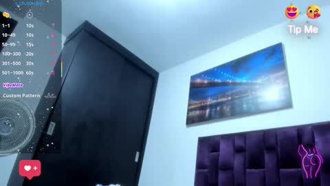 Snapshot of alicia_whittee chatting on October 13, 10:15 am alicia_whittee online show from October 13, 10:15 am