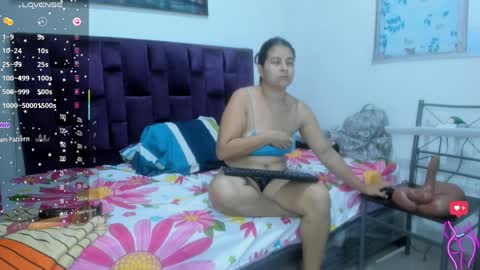 Snapshot of alicia_whittee chatting on April 10, 10:42 am alicia_whittee online show from April 10, 10:42 am