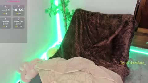 Jennyfer online show from March 6, 11:31 pm