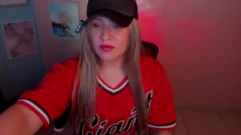 Jennyfer online show from June 1, 9:27 pm