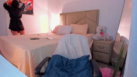 Snapshot of aliciabiden chatting on July 6, 3:58 pm aliciabiden online show from July 6, 3:58 pm