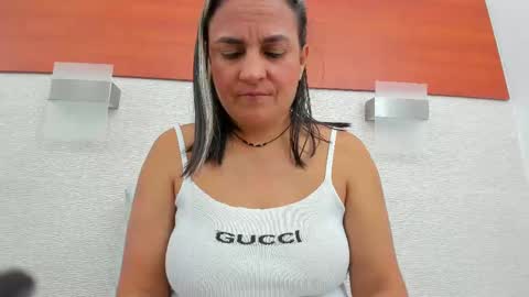 im tutti online show from November 18, 2:06 am