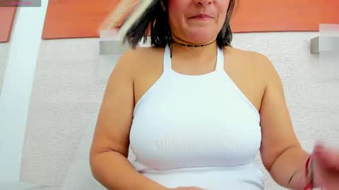 im tutti online show from May 19, 2:51 am