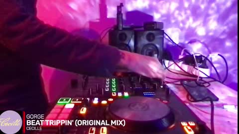 Snapshot of alien8720 chatting on October 4, 7:01 pm busco rockera online show from October 4, 7:01 pm