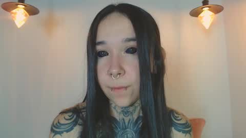Snapshot of alien_eyes09 chatting on April 6, 4:46 am online show from April 6, 4:46 am