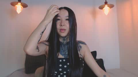 Snapshot of alien_eyes09 chatting on April 10, 1:33 am online show from April 10, 1:33 am