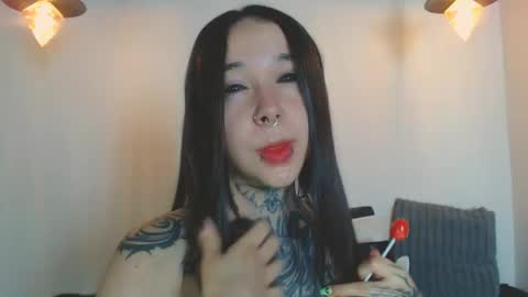 Snapshot of alien_eyes09 chatting on April 18, 1:53 am online show from April 18, 1:53 am