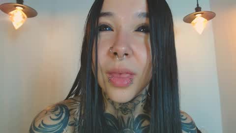 Snapshot of alien_eyes09 chatting on April 24, 1:52 am online show from April 24, 1:52 am