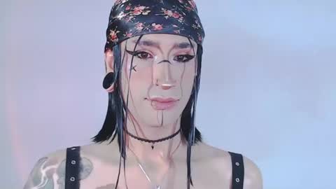     online show from August 1, 3:55 pm