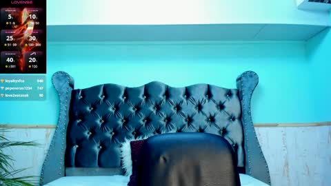 Snapshot of aliice_greco chatting on December 19, 11:35 pm Alice online show from December 19, 11:35 pm