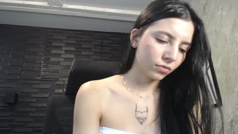 Snapshot of aliice_greco chatting on February 6, 8:34 pm Alice online show from February 6, 8:34 pm