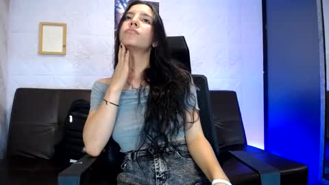 Snapshot of aliice_greco chatting on March 9, 1:25 am Alice online show from March 9, 1:25 am