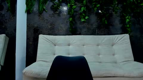 Alice online show from December 14, 3:39 pm